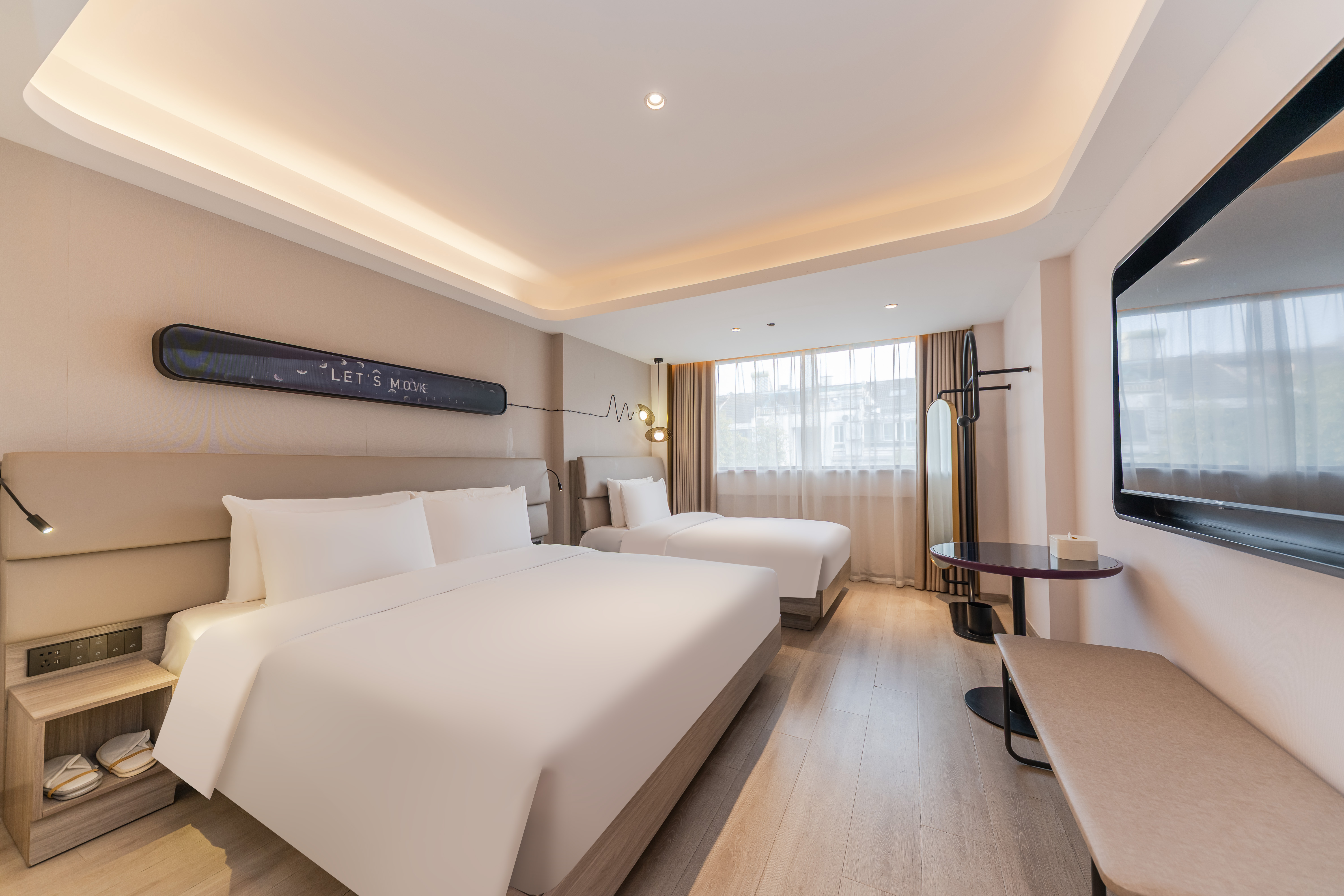 家庭房（智能投屏+徕芬吹风机）