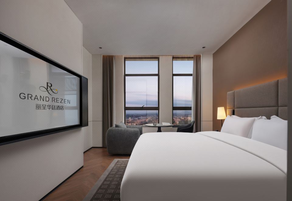 Premier Suite - City-View (Double Bed) (Air Conditioner)