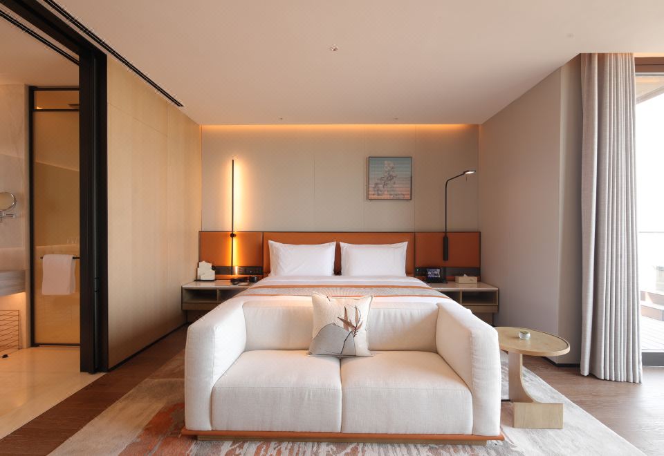 Private Hot Spring Courtyard Villa Suite With Full Lake View