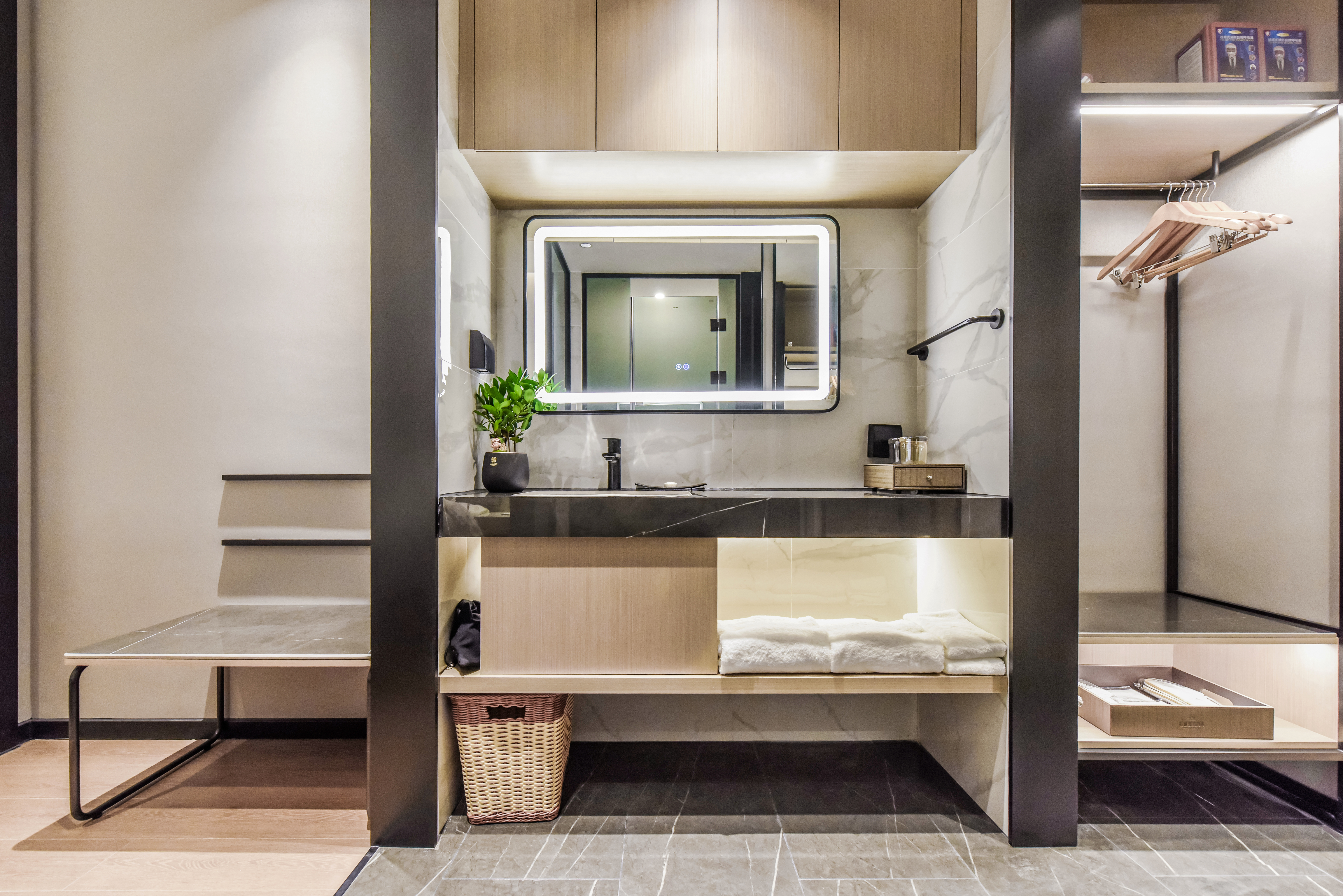 豪华双床房（休闲沙发+双层隔音玻璃）