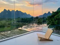Shuidaotian Resort (Yangshuo Ten-Mile Gallery Yulong River)