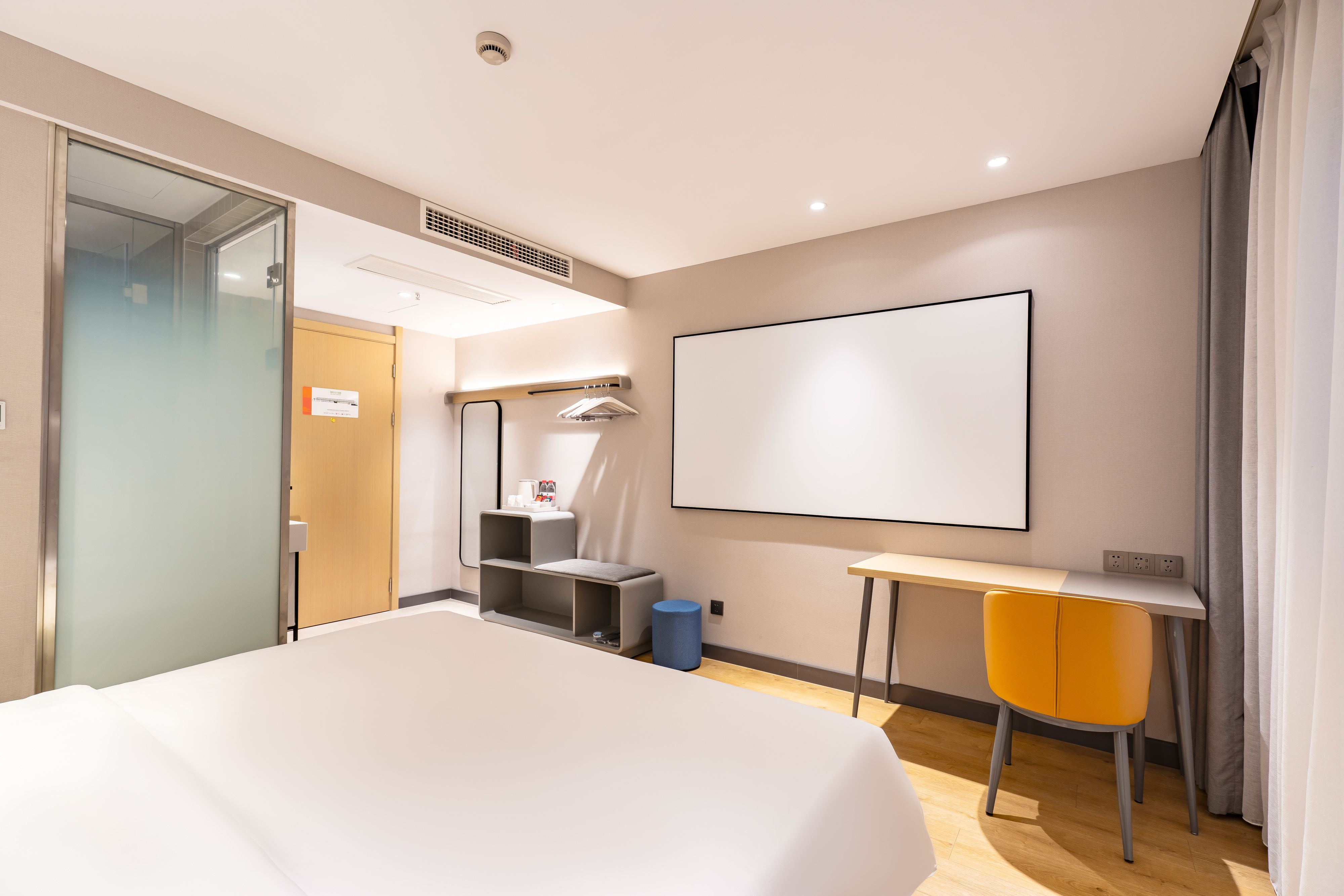 Elong Me Anlai Hotel (Yangzhou Jiangdu Golden Eagle Plaza Wenchang East Road)影音房「百寸巨幕高清影院+SVIP影视畅享+语音客控+静享舒适好睡眠」