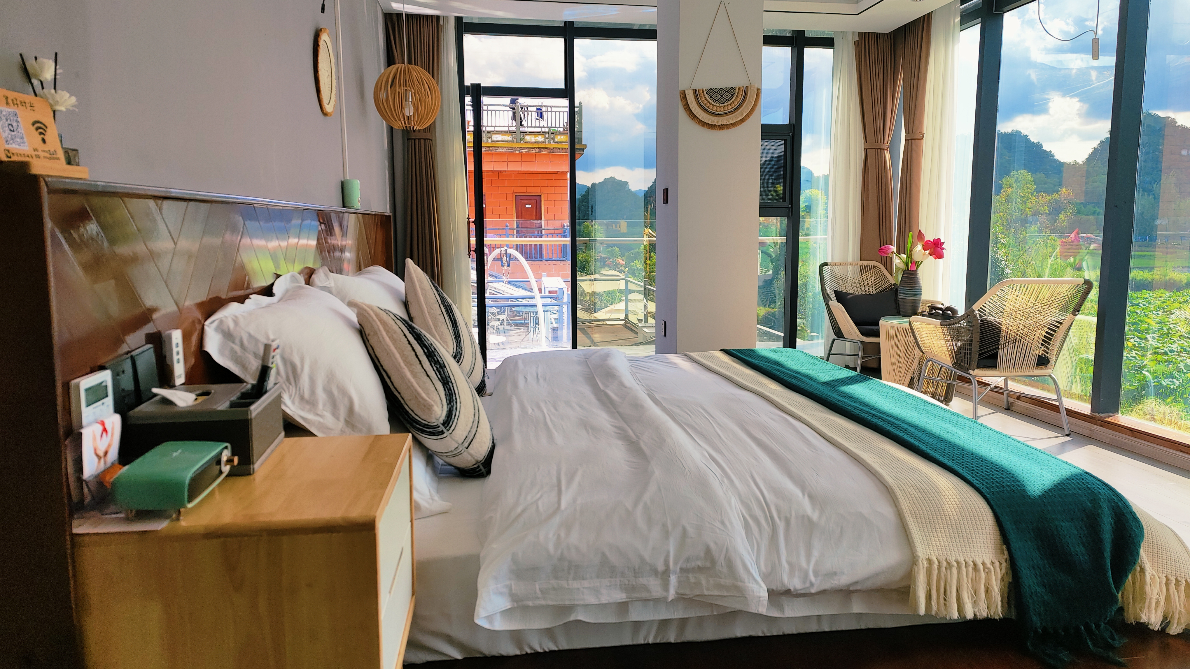 Happy Time Inn Puzhehei观景赏荷大床房