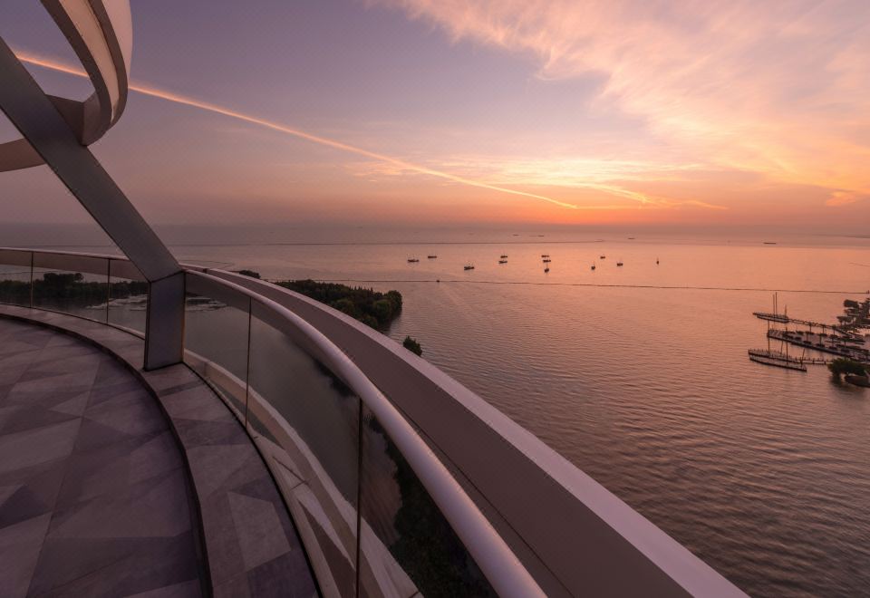 太湖日出·270°高空湖景四人连通双卧家庭套房