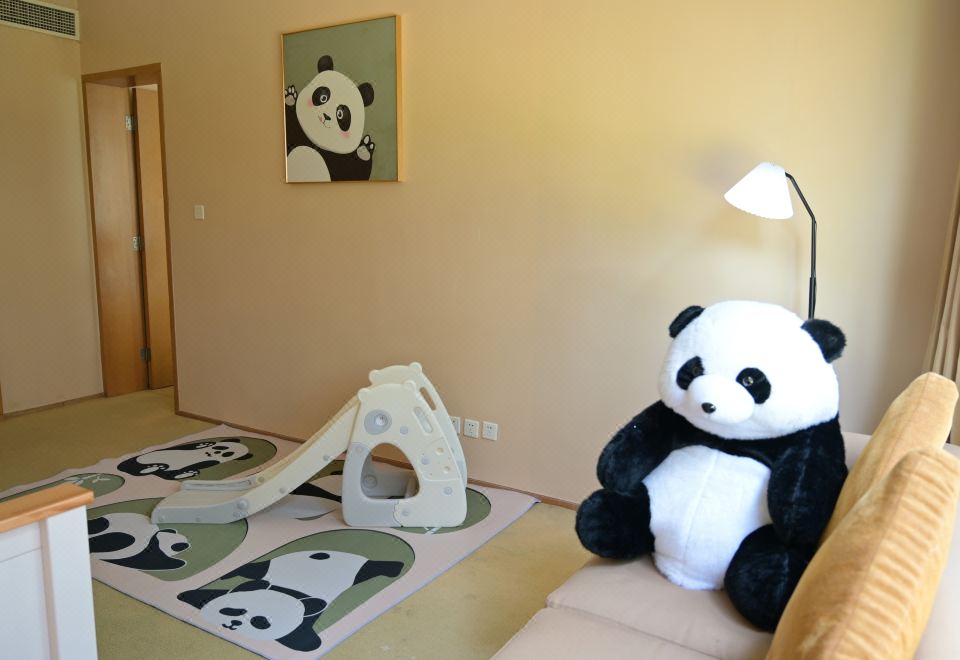 Jinling ResortLakeside Panda Theme Family Suite