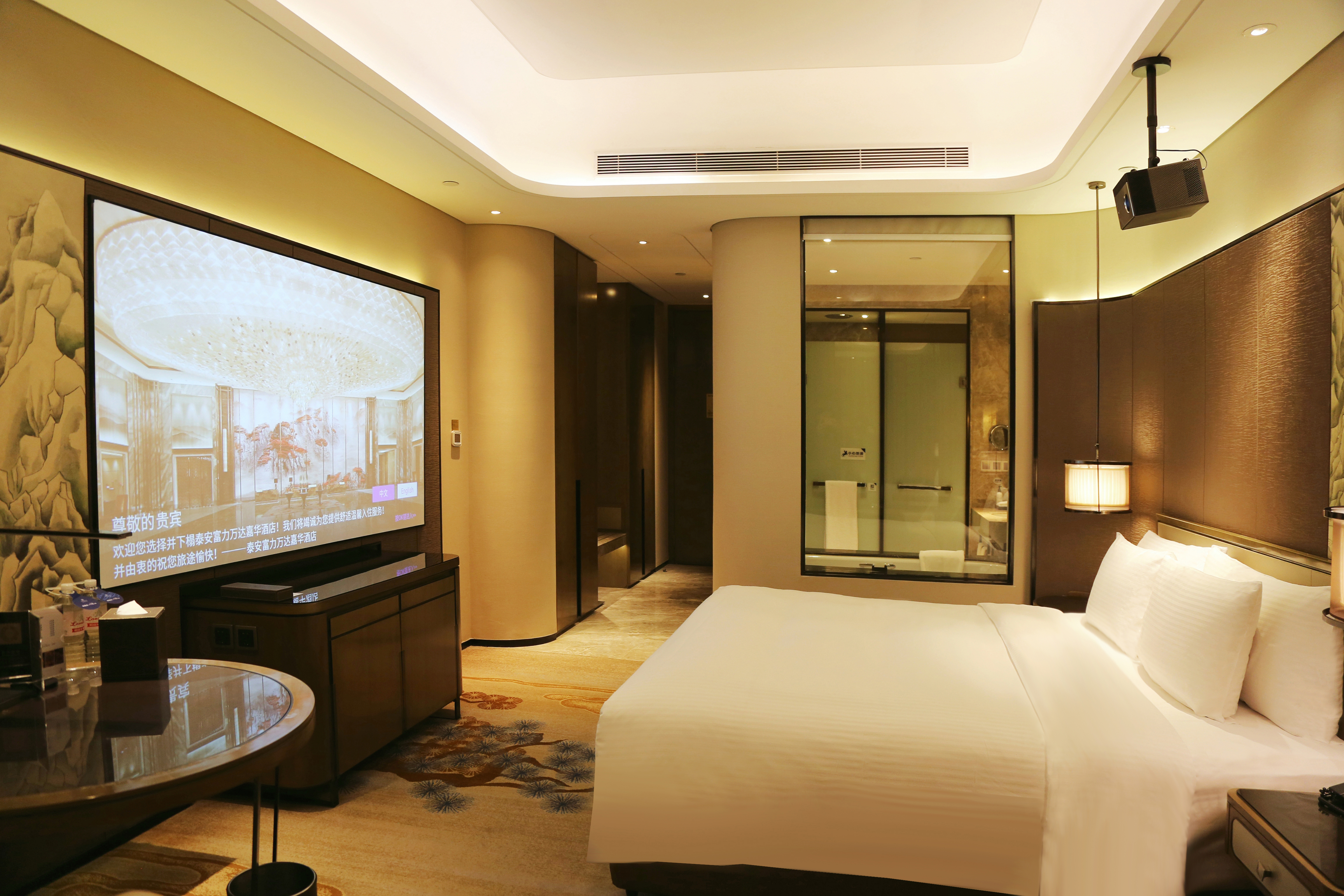 豪華影音大床房（直麪泰山+浴缸+100寸超大投屏幕布）