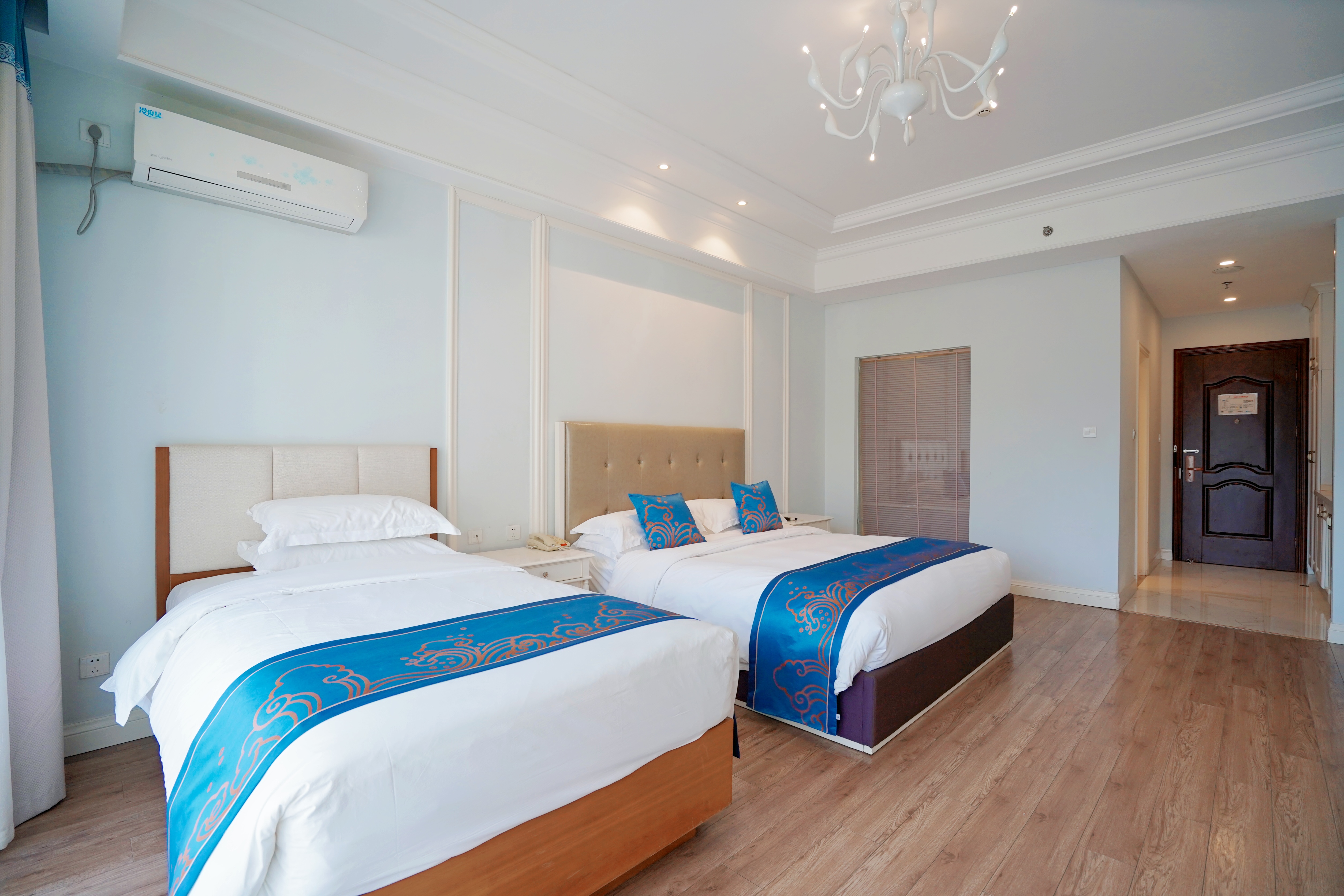 舒适园景亲子房