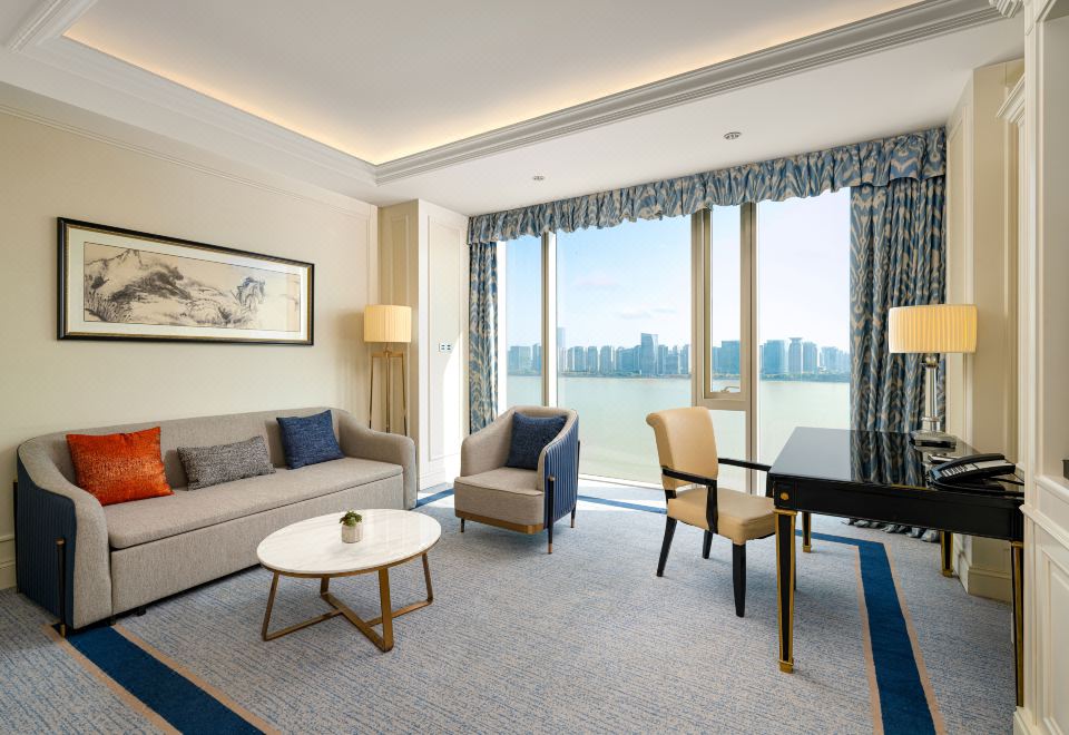 270°全江景特色家庭套房 | 獨立客廳帶沙發大床