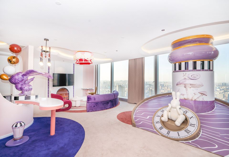 InterContinental NanjingFantasy Garden Themed Family Lake-View Suite