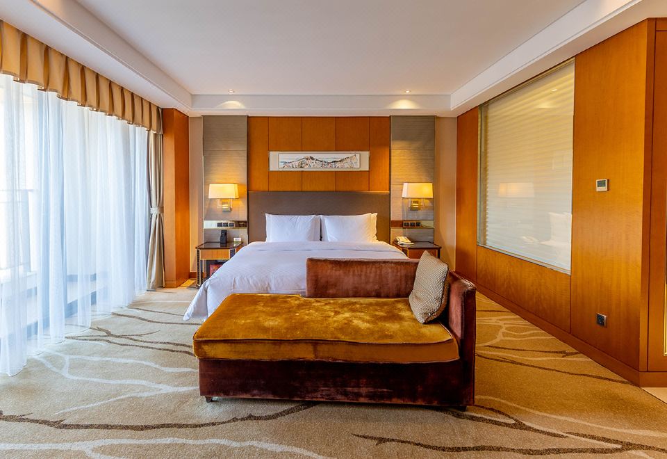 水镇商务大床房