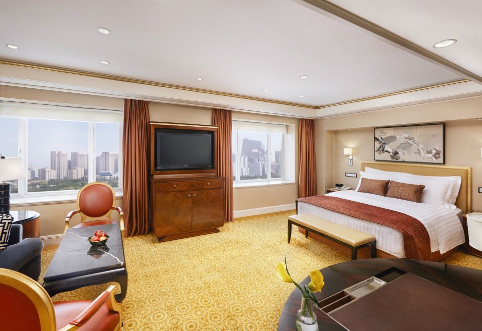 瑞吉外交豪華家庭房