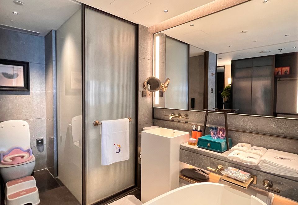 愛麗絲漫游奇境主題親子雙床房