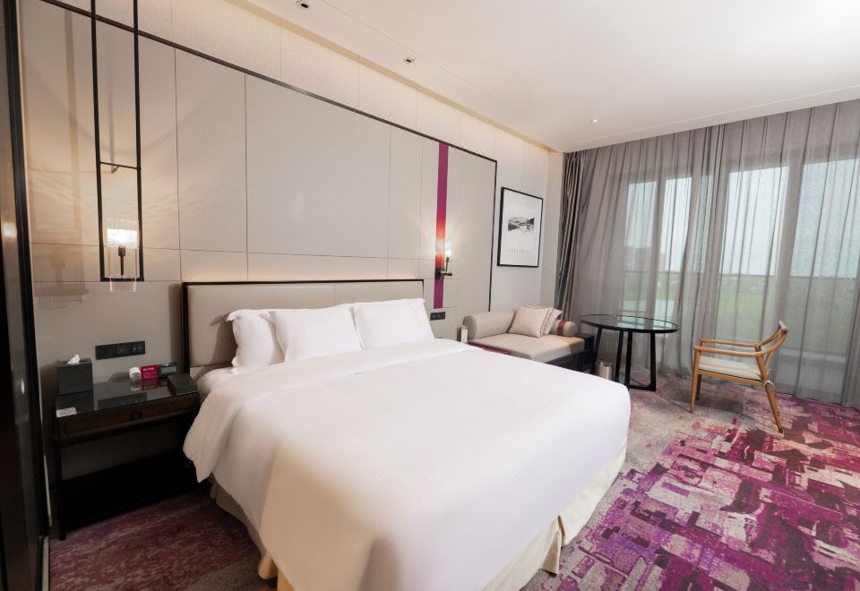 豪華湖景大床房