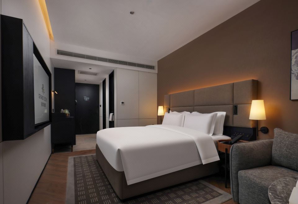 Queen Room With City View