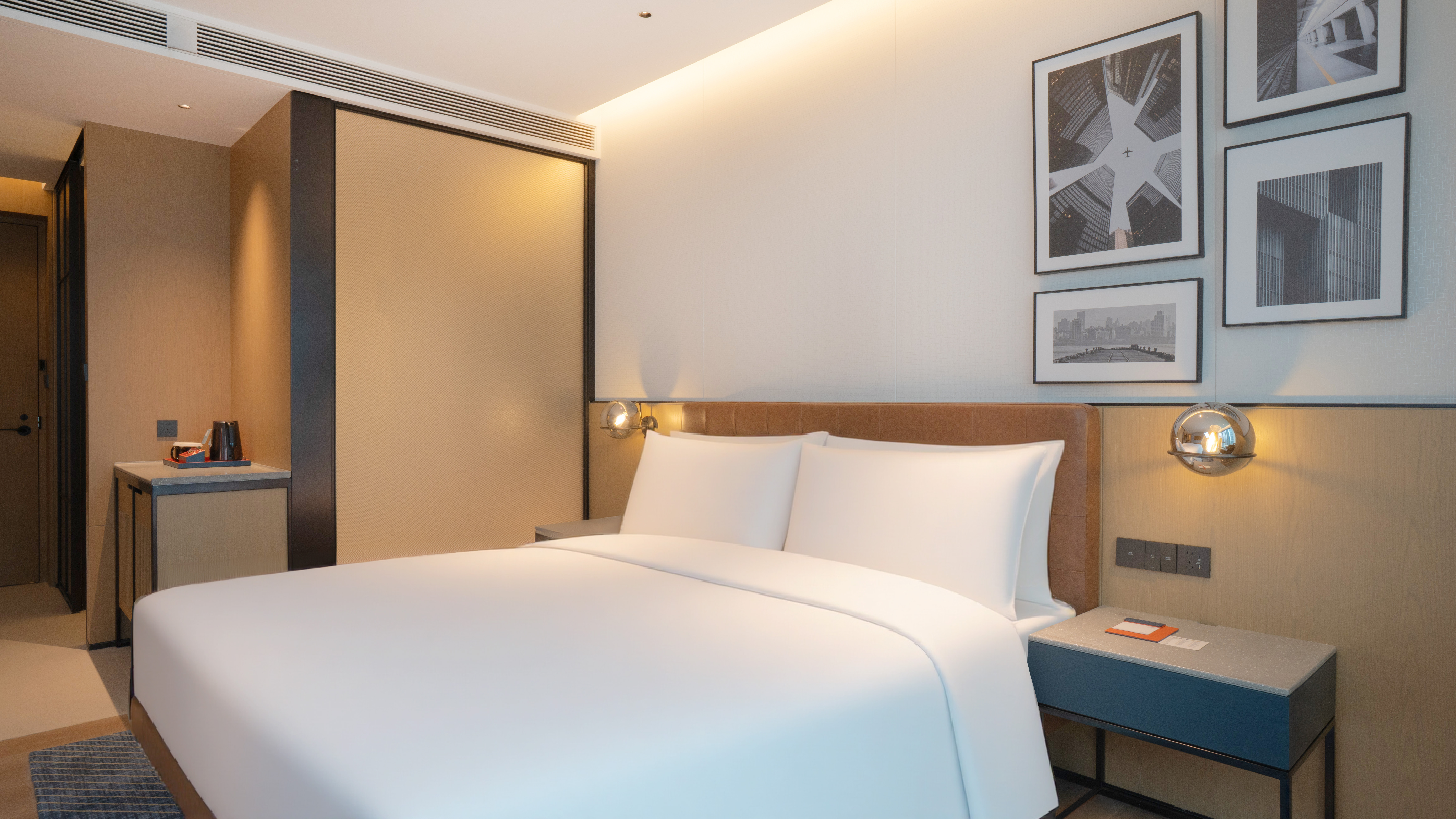 Queen Room with City View