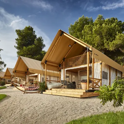 Arena One 99 Glamping Hotele w: 