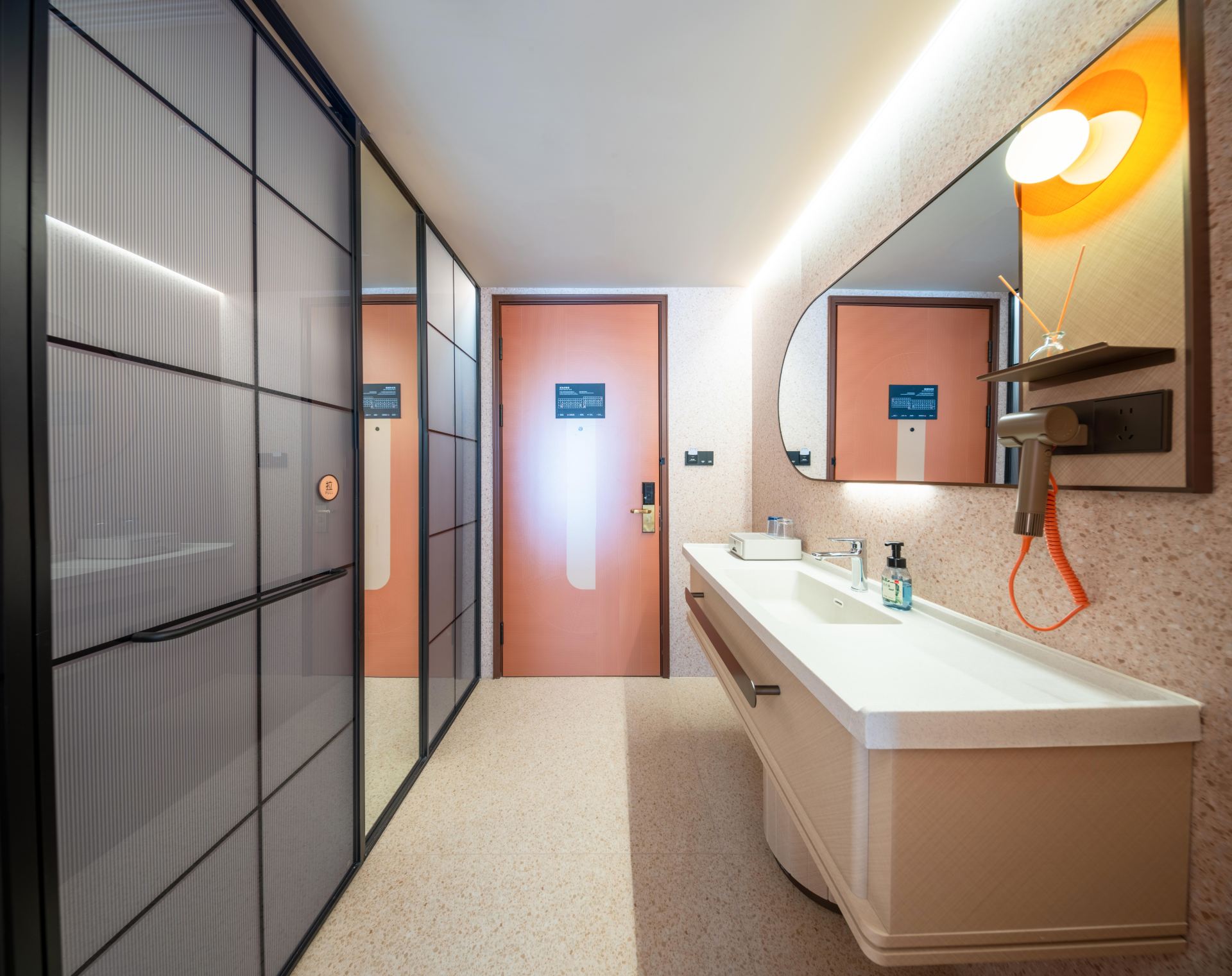 Zero-Pressure Deluxe Twin Room