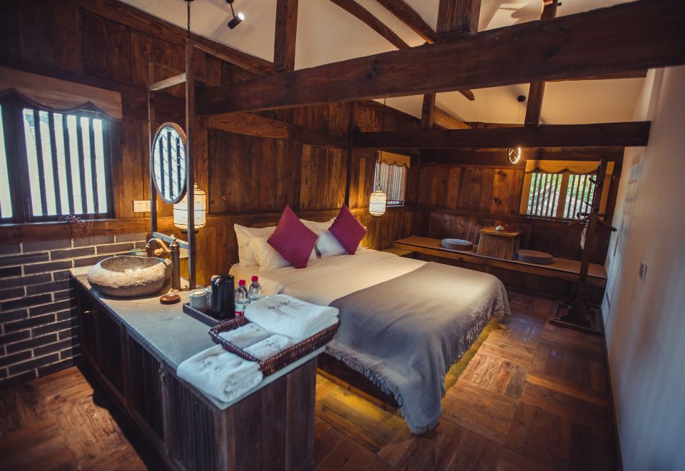 Classical Queen Room