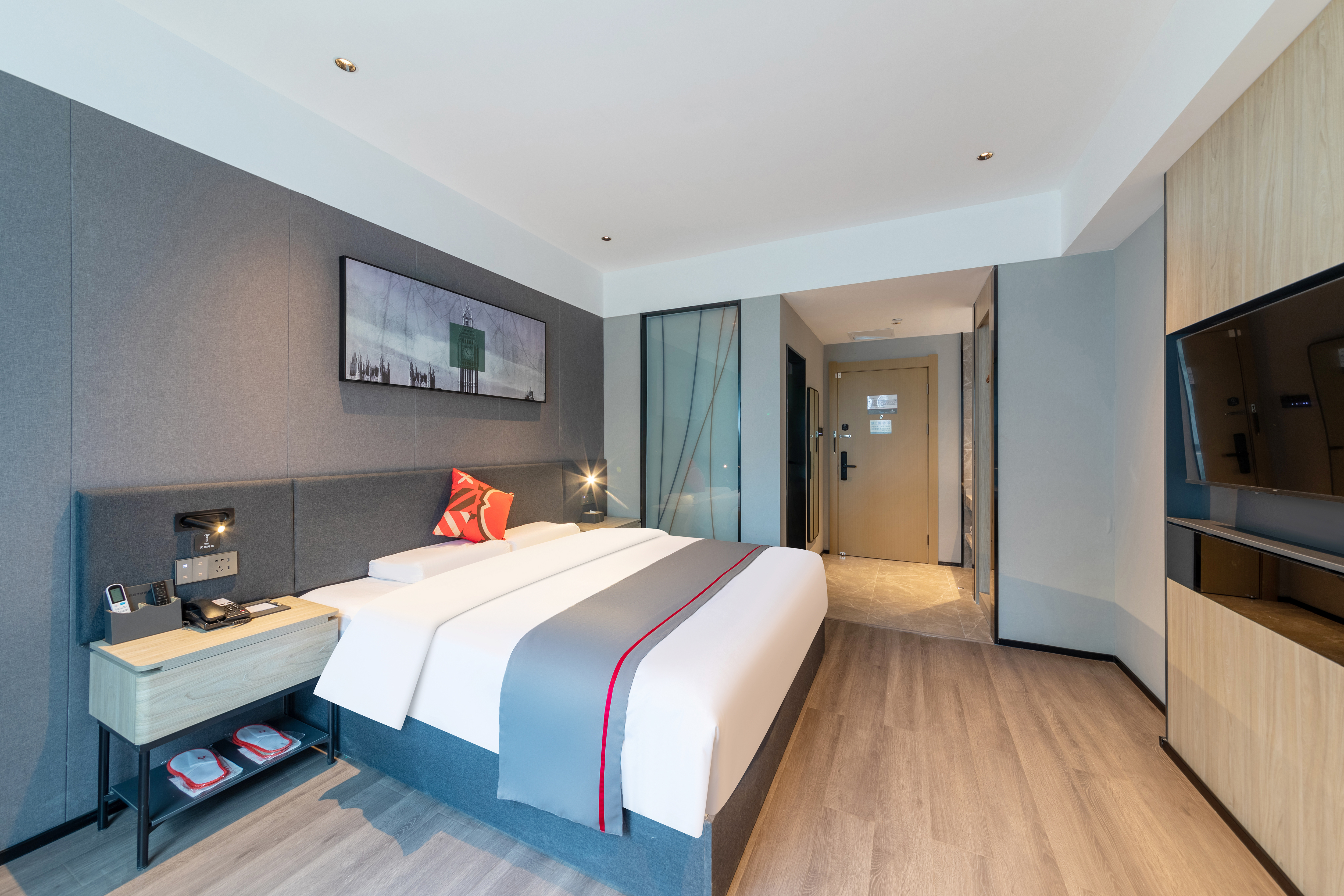 优享格调大床房（智能客控+零压床垫+商务办公+投屏）