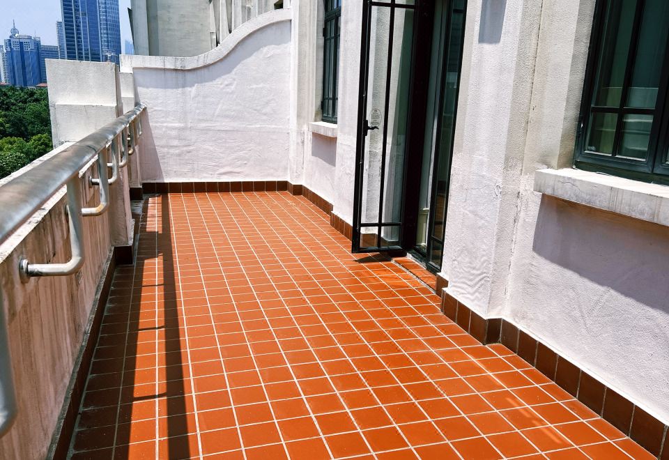 霓虹阳台大床房（东方明珠景观）