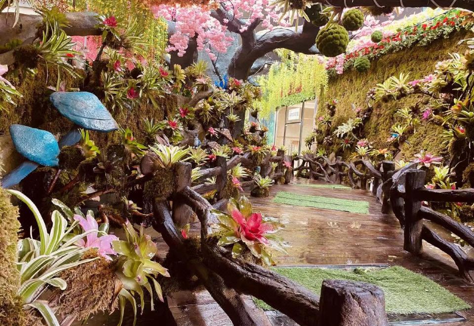 Pagoda Hotel, Baoan,Qianhai, ShenzhenDeluxe 2-bed Room Animal Park Package