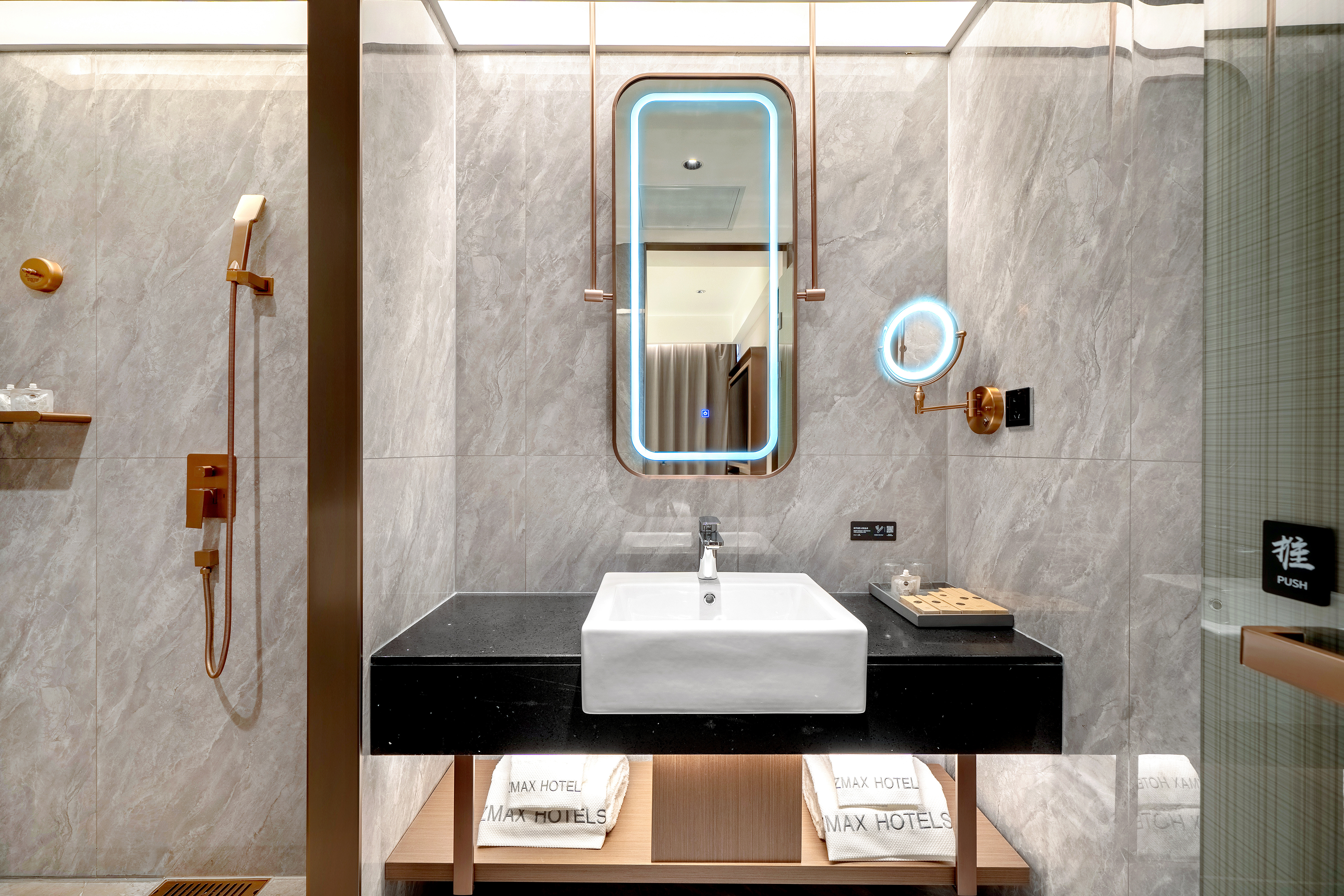 ZMAX Manxi Hotel (Harbin Central Street Sophia Church Store)有个客厅 XL（智能语音操控）