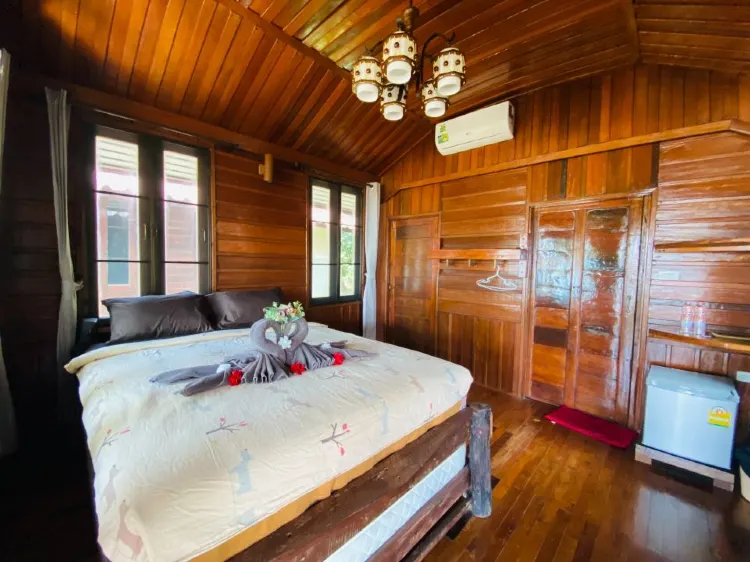 Deluxe Wooden with Sea View