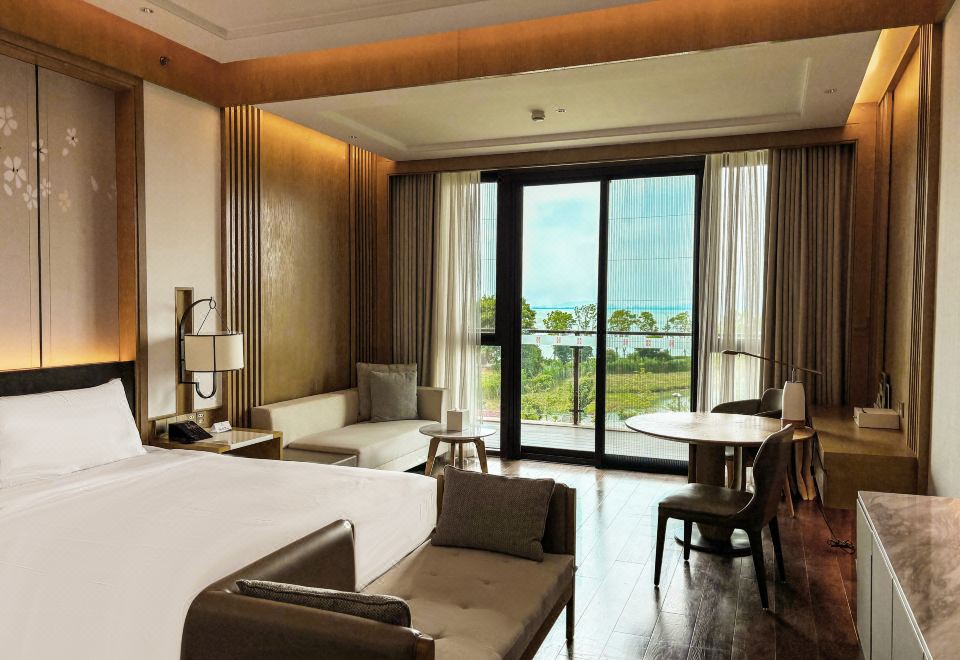 Hualuxe Suzhou Bay Hot Spring ResortDeluxe Room - Lake-View (Double Bed)
