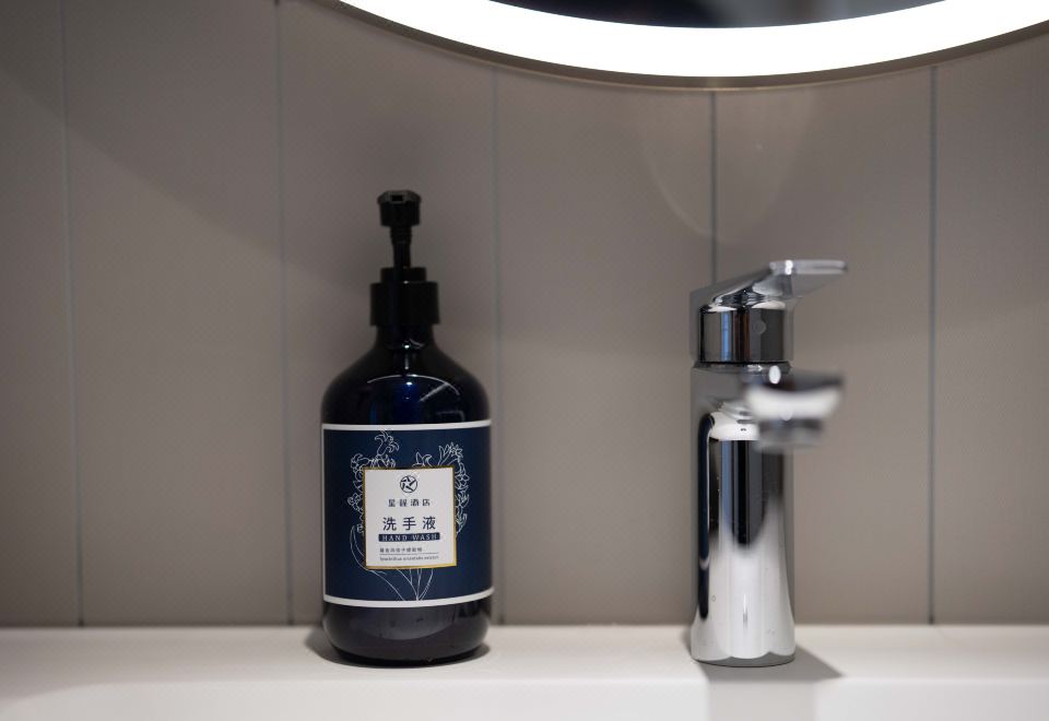 高级双床房【亲肤面料?乾湿分离衞浴?65寸投屏电视】