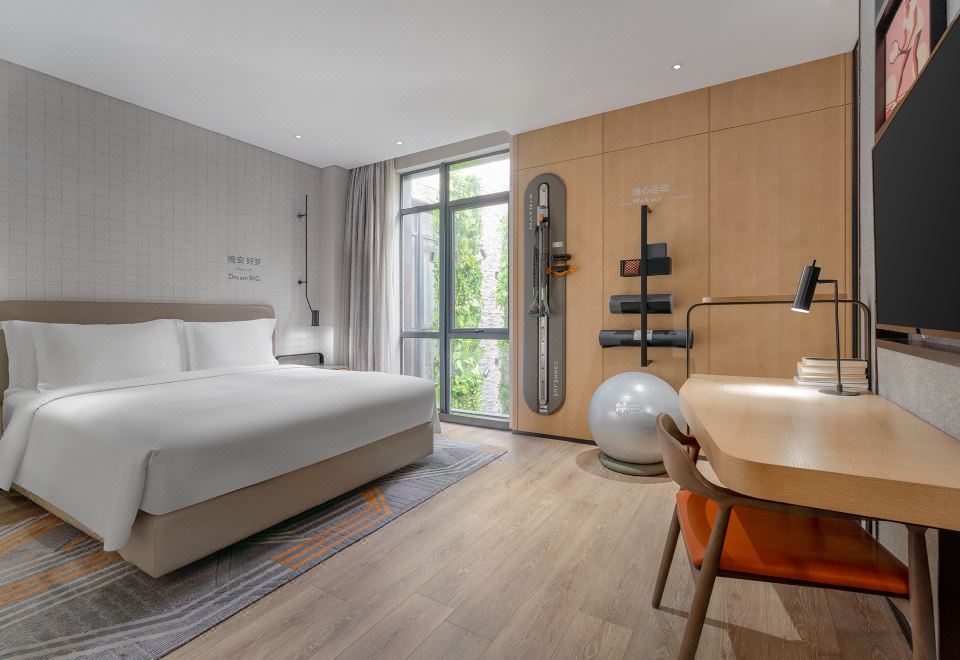 EVEN Hotel Shenzhen Nanshan, an IHG Hotel1 King Standard