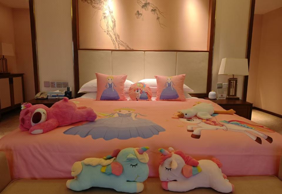 Arcadia Hotel PuyangLongshan Garden Family Room (Little Fairy)