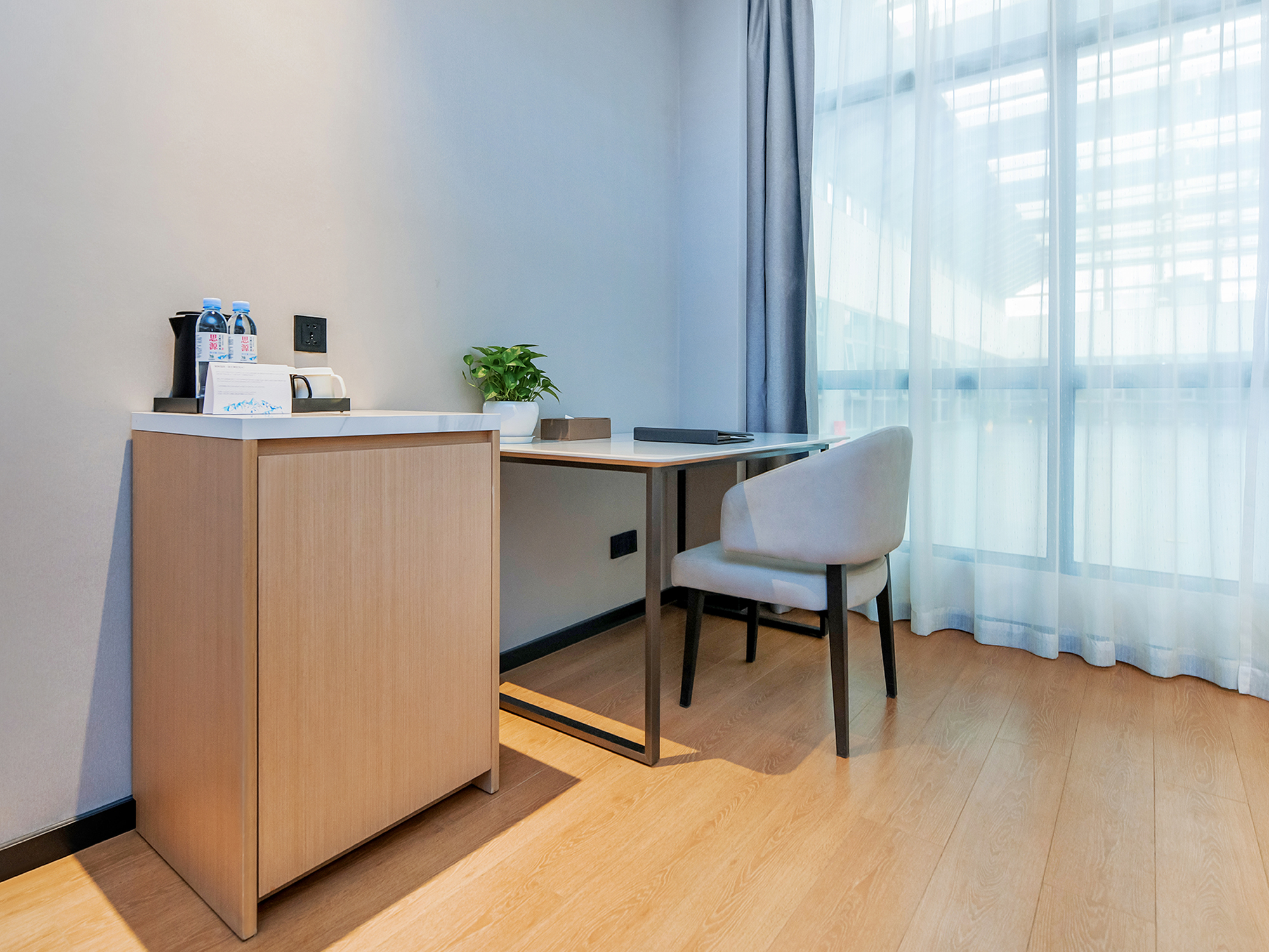 豪华三床房（落地窗+休闲时光）