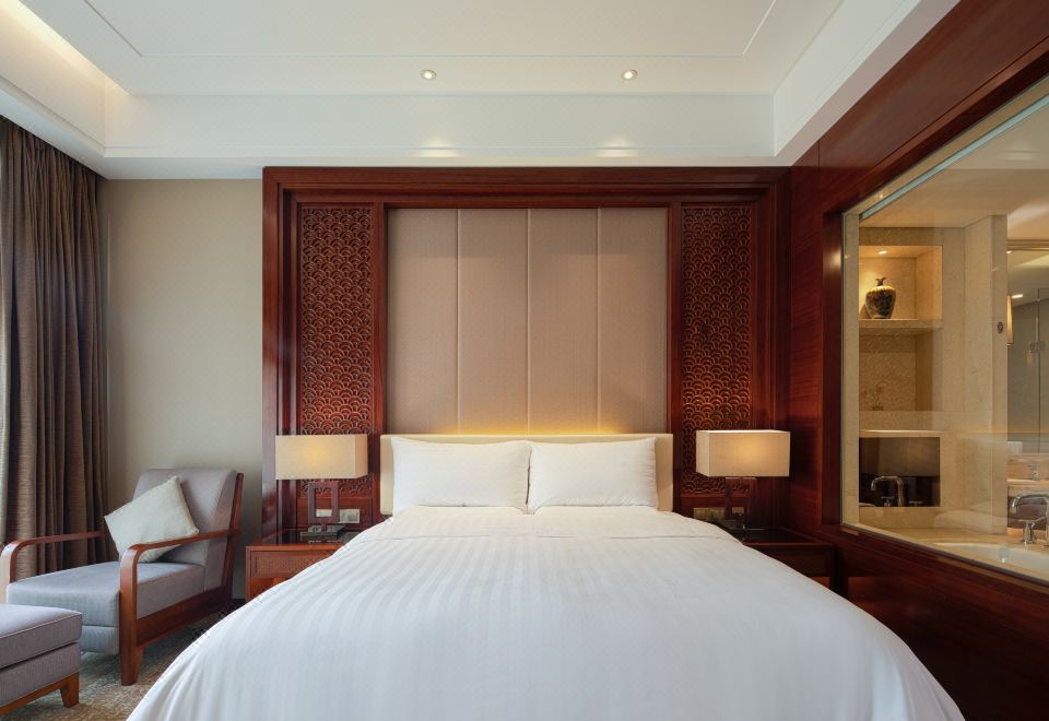 GRAND NEW CENTURY RESORT Siming Lake YuyaoDeluxe Mountain-view Queen Room