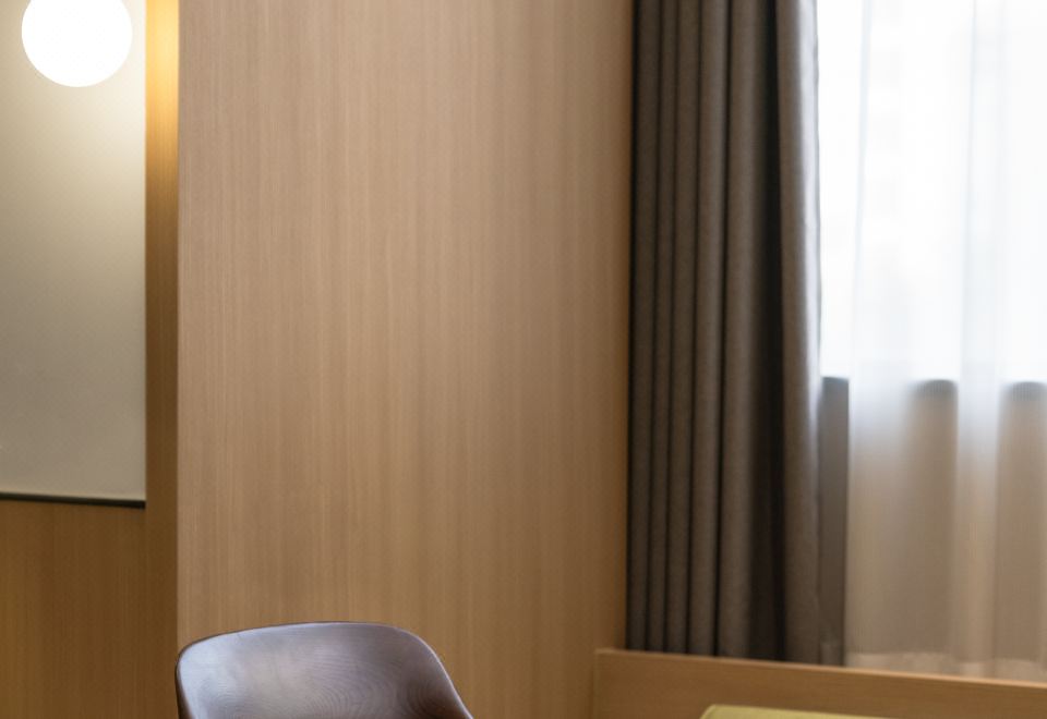 高级街景大床房【城市街景+mini吧+智能马桶】