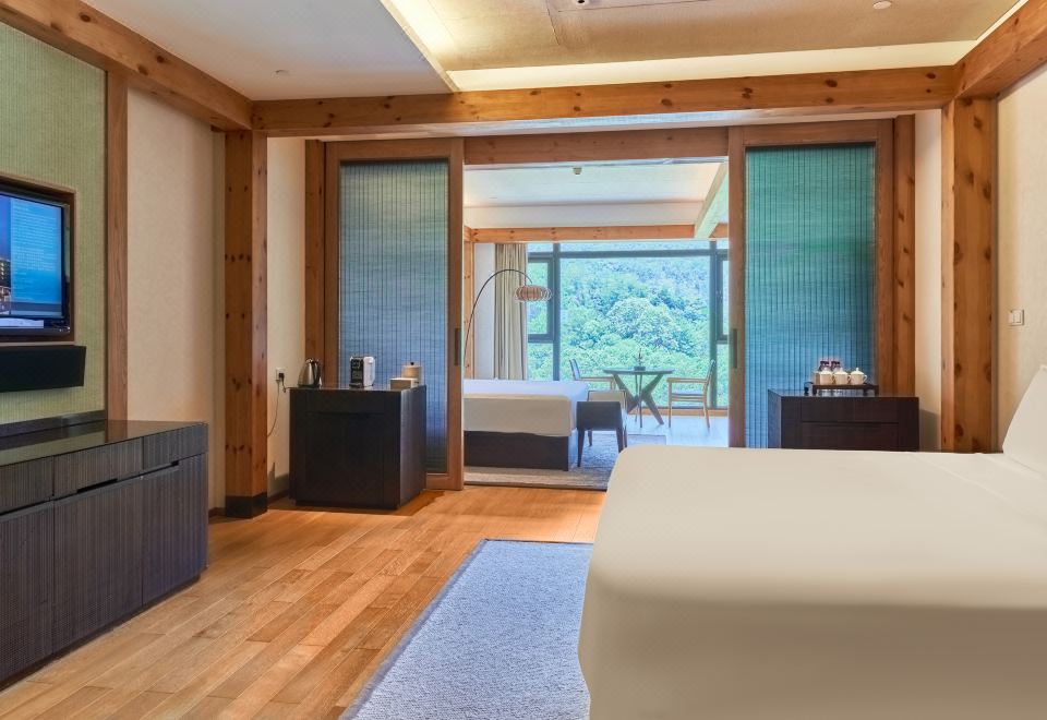 豪华园景家庭套房