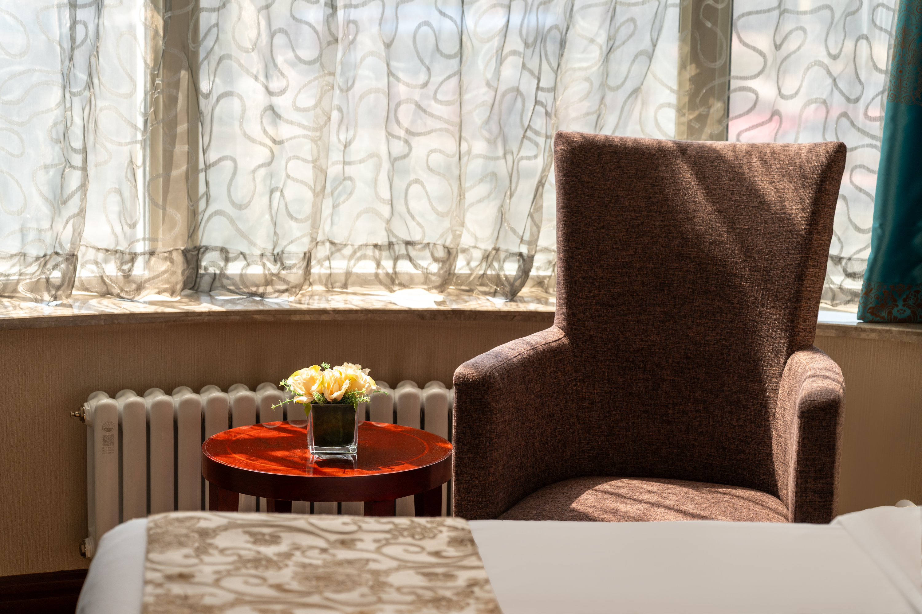 New Paris Hotel巴黎舒悦大床房·空气净化器·润境加湿器