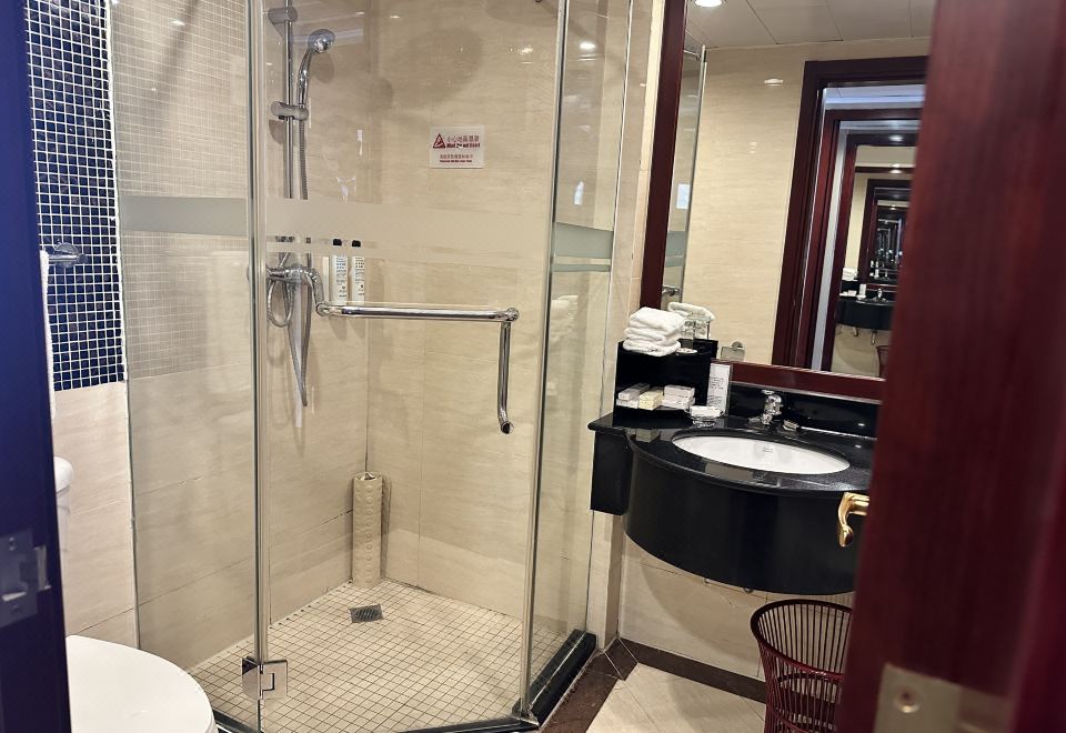 Qianmen Jianguo HotelFamily-friendly Family Room