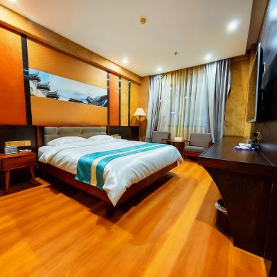 高級大床房（陽光滿屋） 布書.金皇飯店（廈門機場店）優惠