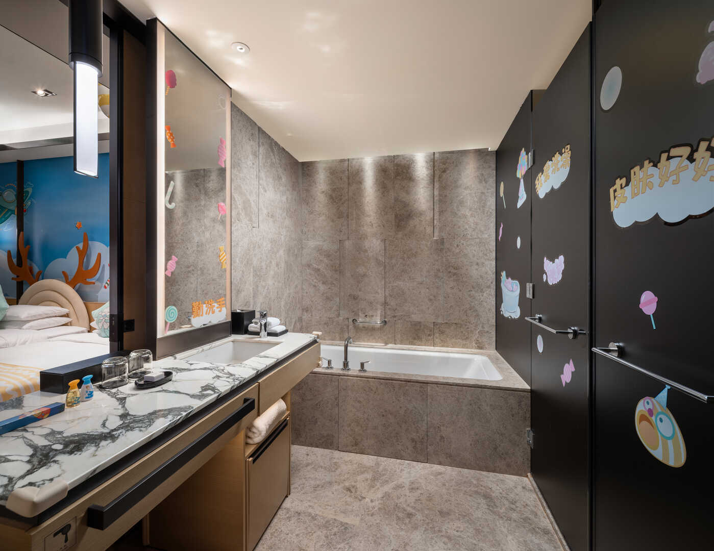 糖果飞屋主题双床房（鱼嘴小屋）