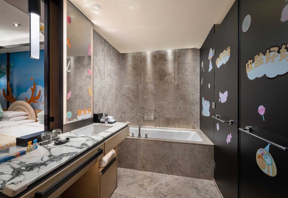 糖果飞屋主题双床房（鱼嘴小屋）