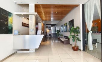The Riverbank Hotel By MRVJ Business - Housity