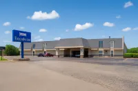 Executive Inn Owatonna Hotels in 