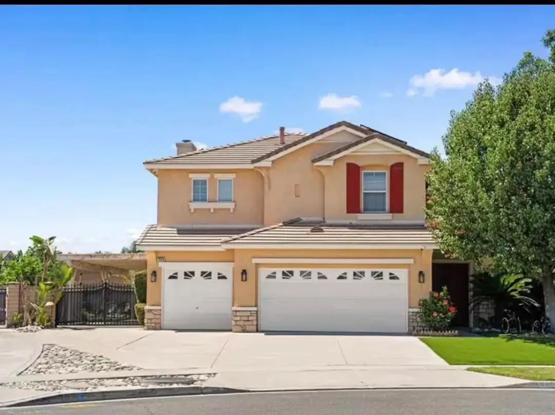 Villa Near Ontario Airport - Ontario, CA