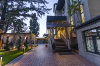 Akjola Hotels in 