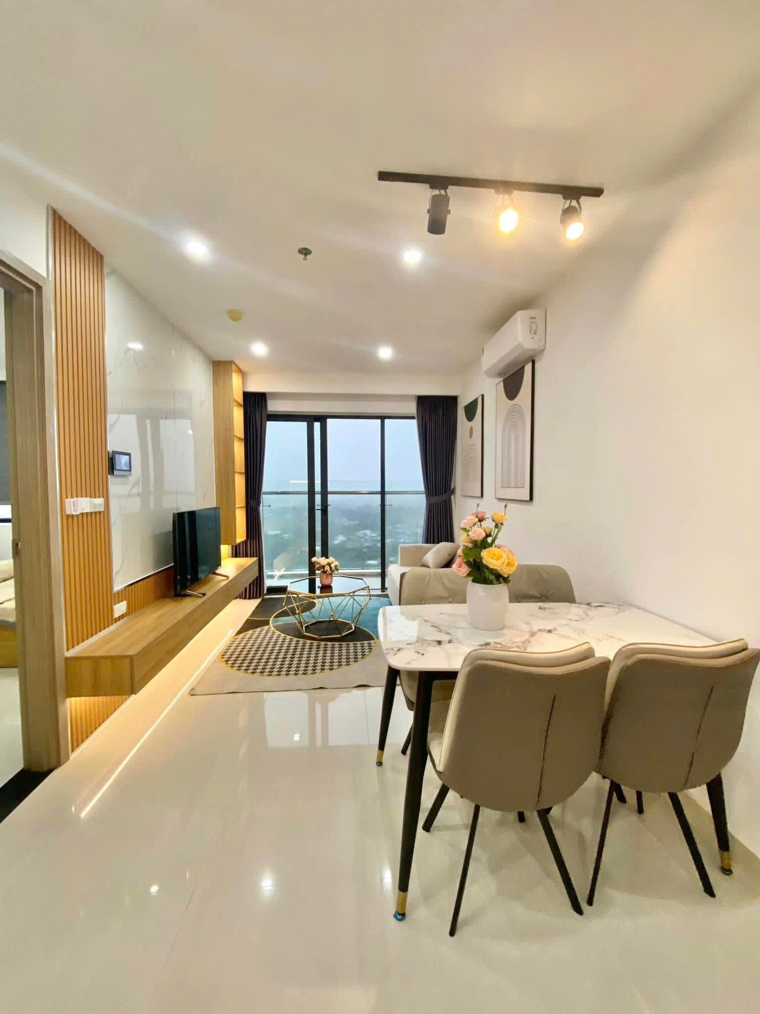 兩臥室陽臺公寓，城景+泳池