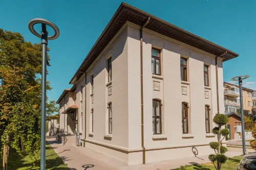 VE HOTELS ADAKALE