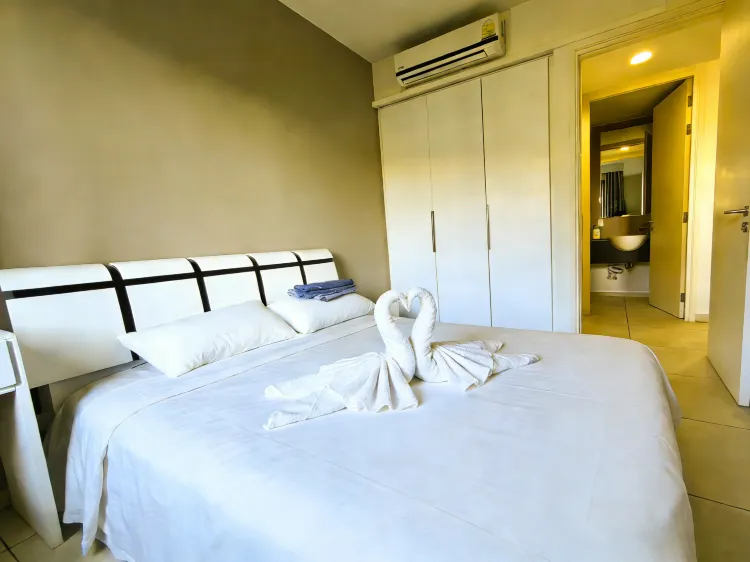 ห้องสแตนดาร์ดเตียงควีนไซส์ (Pool View)