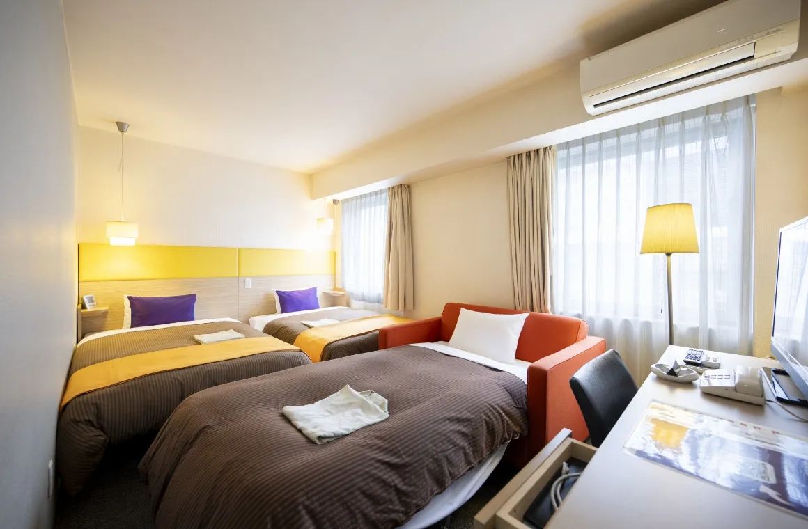 豪华三人房（双床房），可吸烟