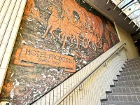 hotel frontier