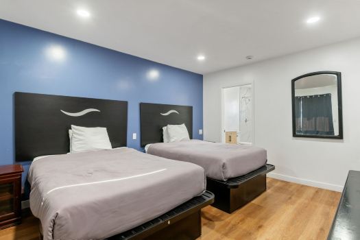 Encore Inn